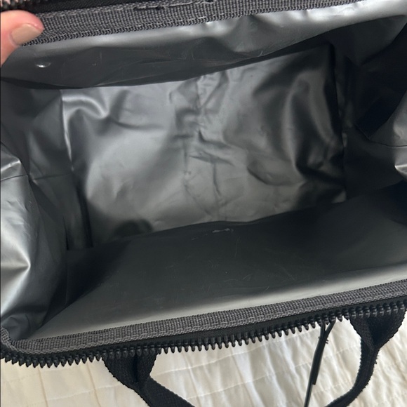 Poppy and Peonies Black and Pink Floral insulated lunch bag - Picture 3 of 5